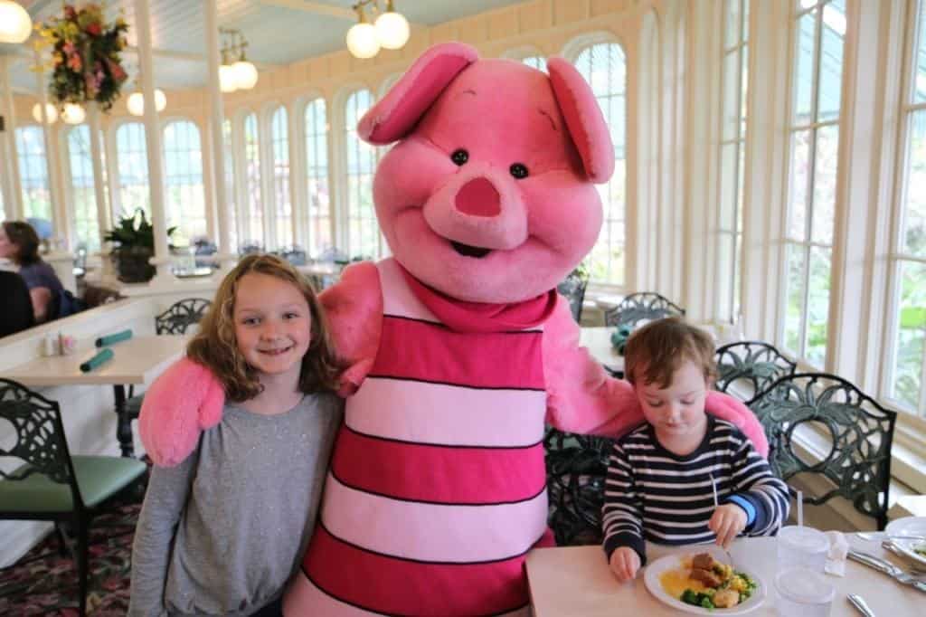 best places to eat at disney world to see characters in Magic Kingdom