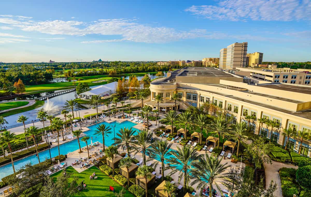 Waldorf Orlando pool