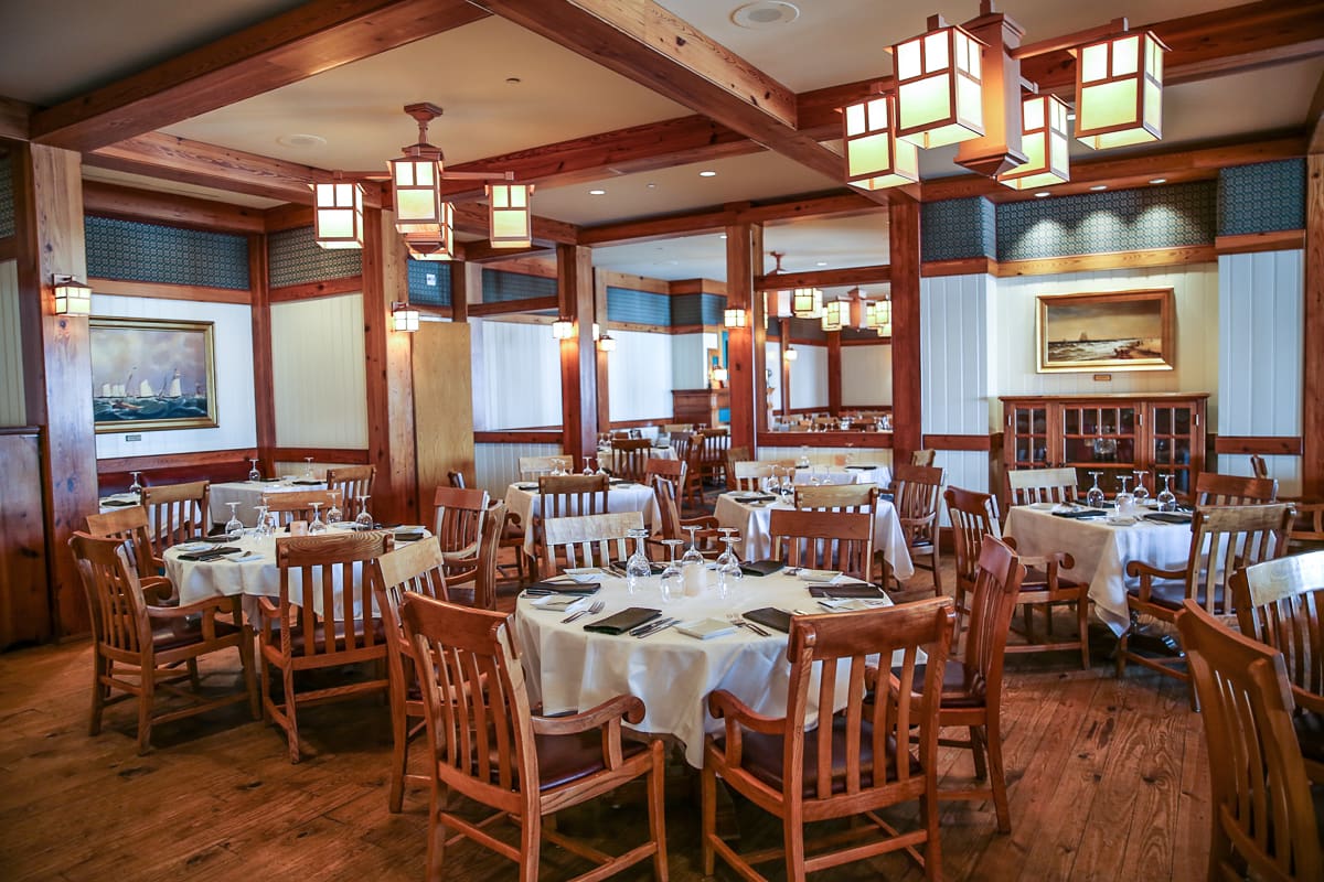 yacht club restaurant disney avis