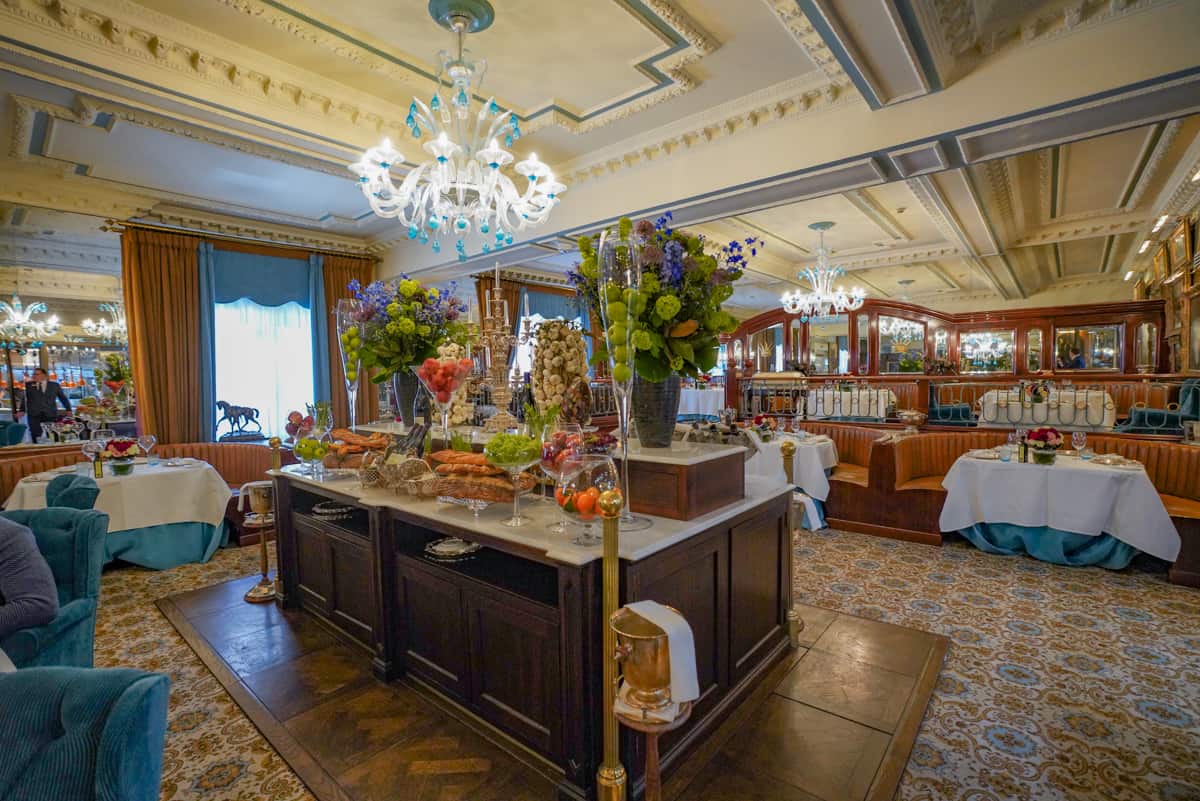 Breakfast buffet at the Rubens at the Palace