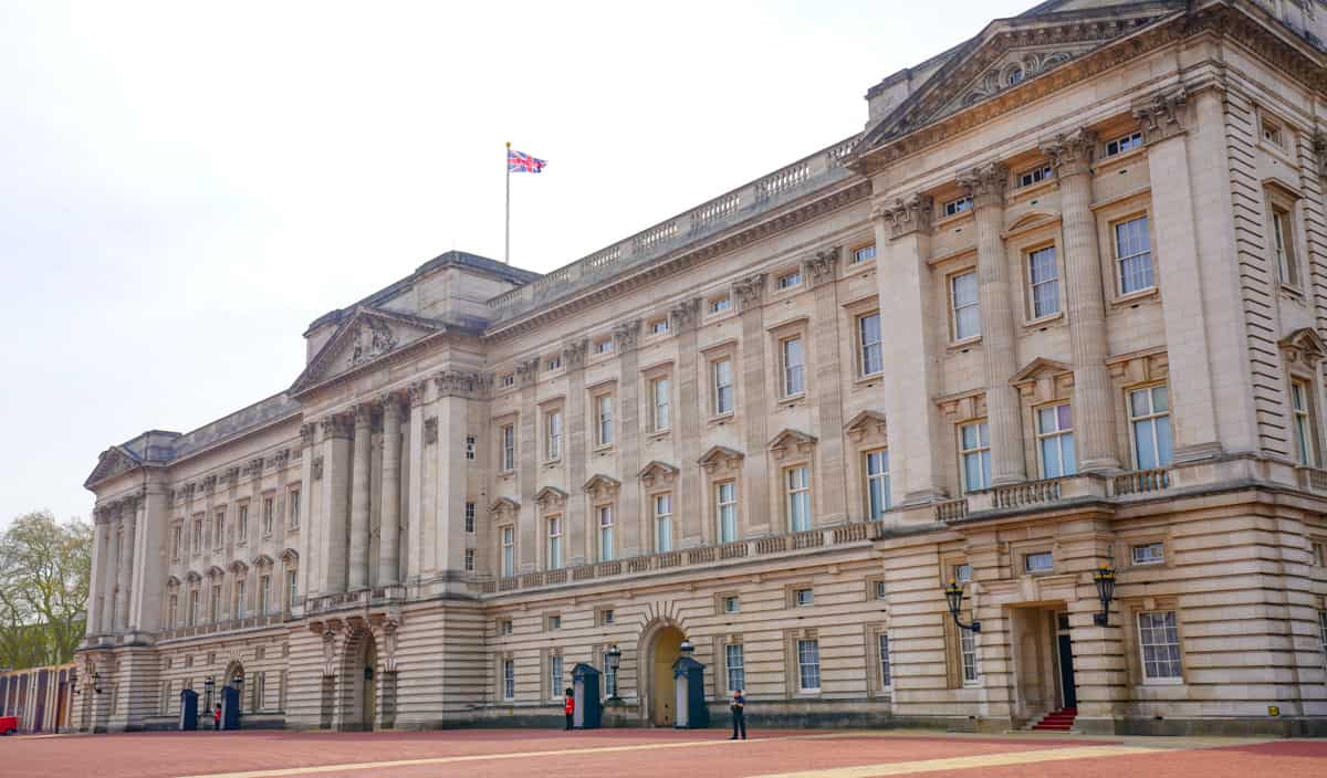 best hotels near buckingham palace london