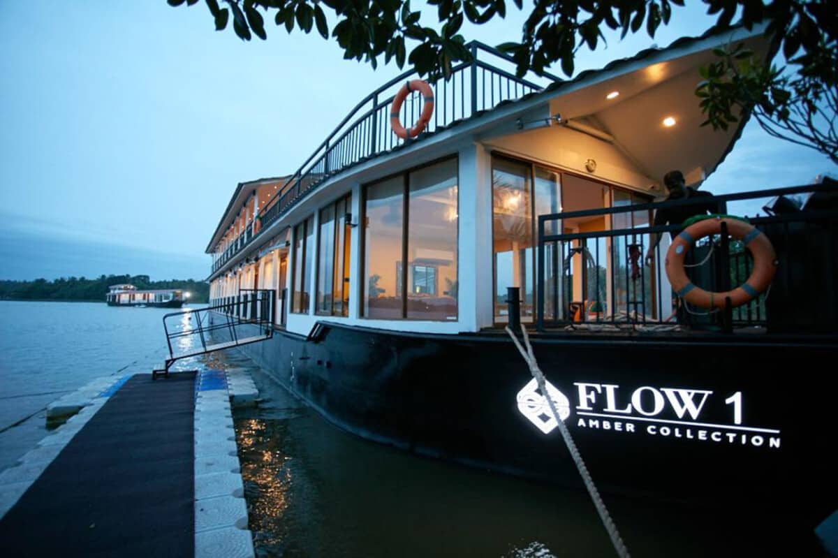 Flow houseboat Sri Lanka