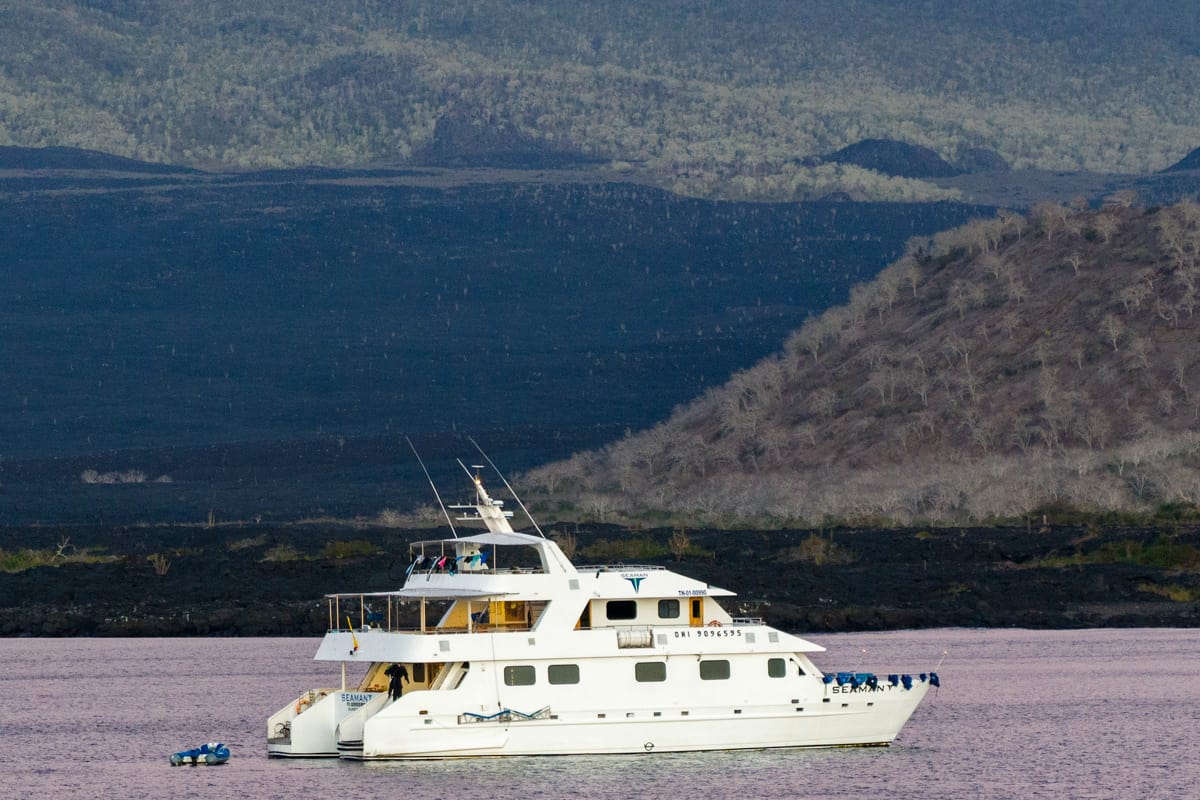 galapagos vacation boat charter