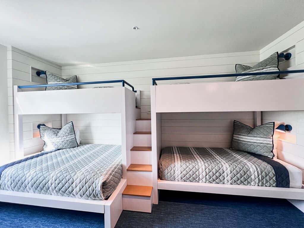 bedroom with bunk beds at Evemore Orlando Resort