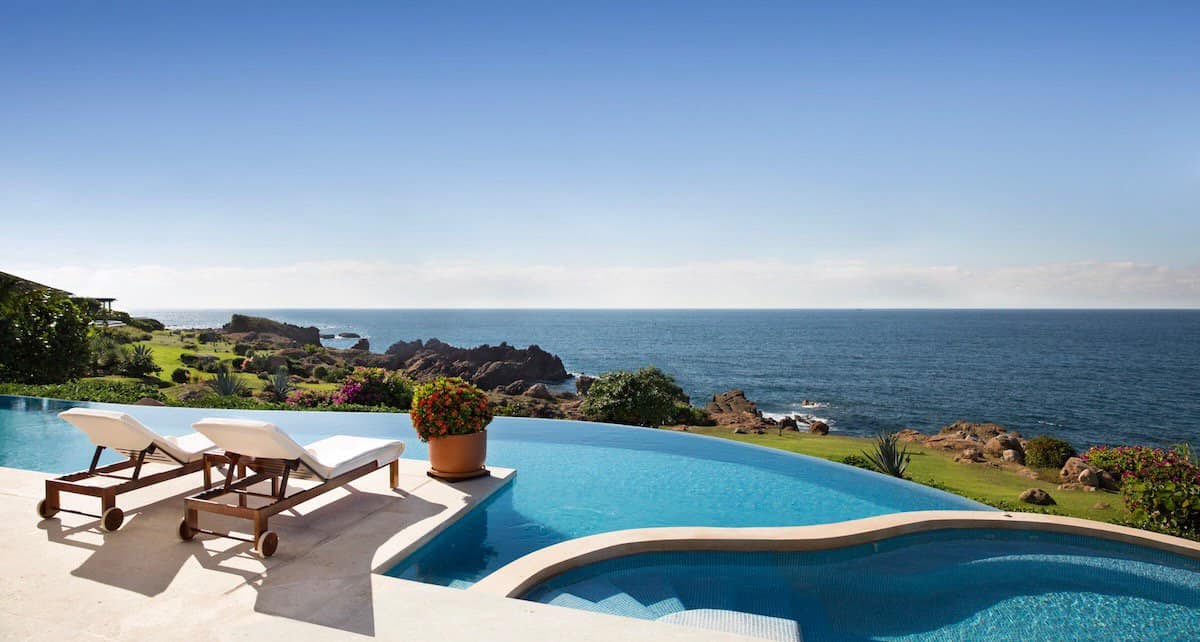 infinity pool overlooking the ocean at Four Seasons Resort Punta Mita