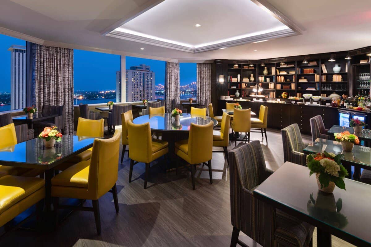 club level lounge with city views